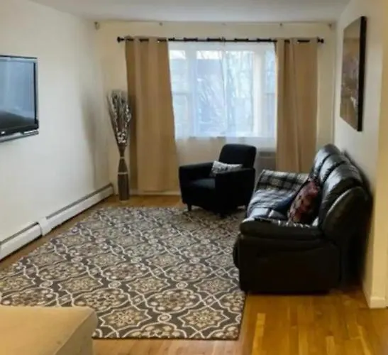 Beautiful 3 Bedroom Apartment In Nyc!